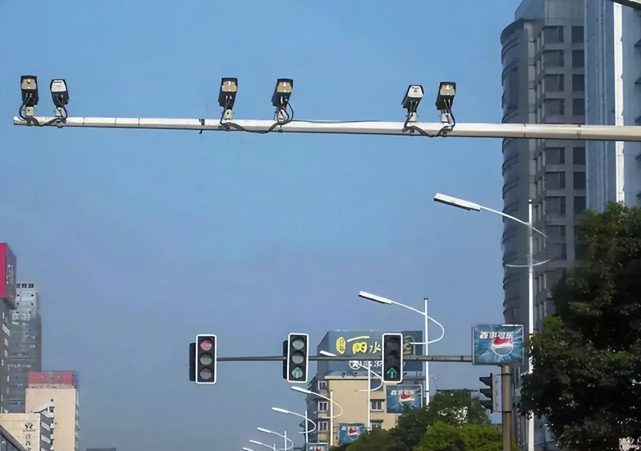 如何查某条路上是否有摄像头-如何查找道路摄像头位置，让你开车不再心慌